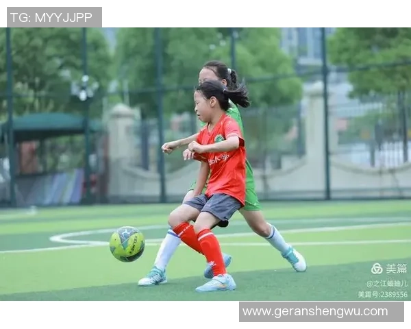 足球小琪的成长之路：从青涩小将到绿茵场上的闪耀明星