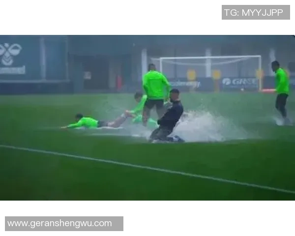 足球沉水底的背后故事与人们心中的热爱与追求