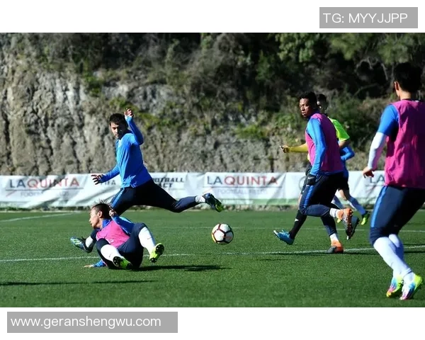 黄征足球：从草根到职业的奋斗历程与未来展望